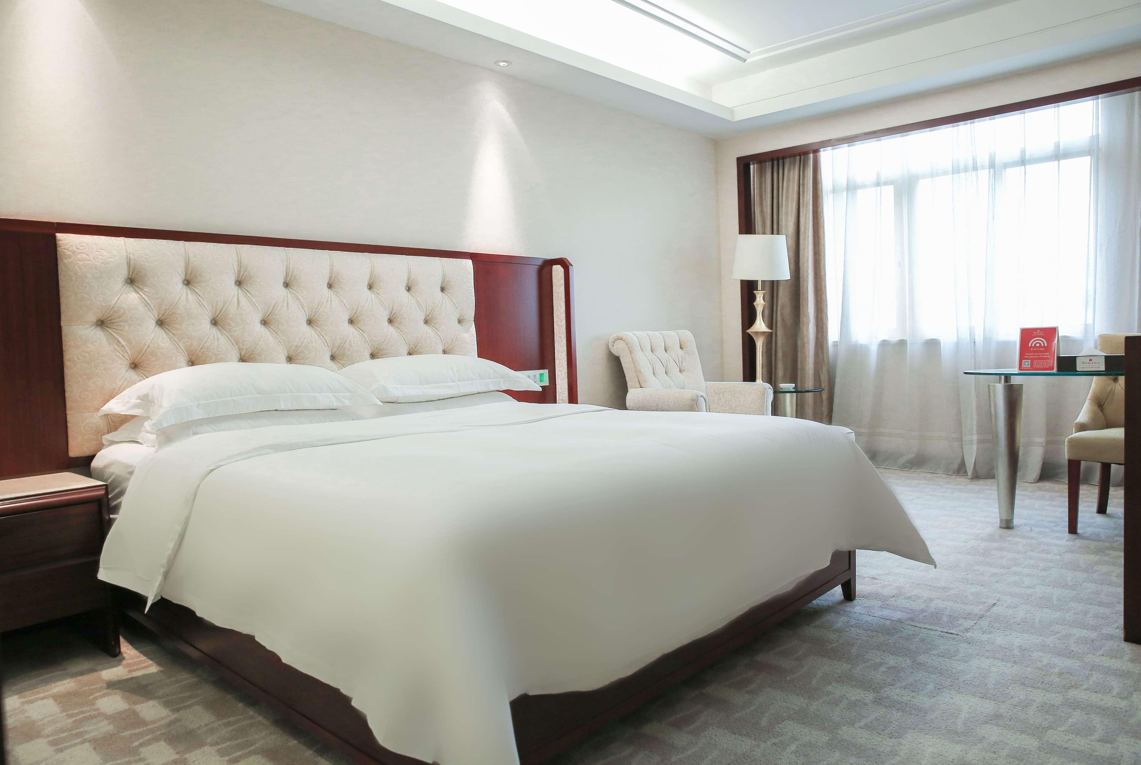 Ramada Shenzhen Baoan Hotel Bagian luar foto