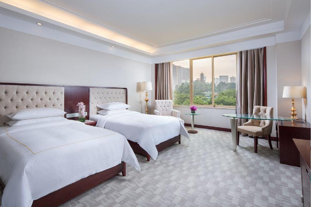 Ramada Shenzhen Baoan Hotel Bagian luar foto