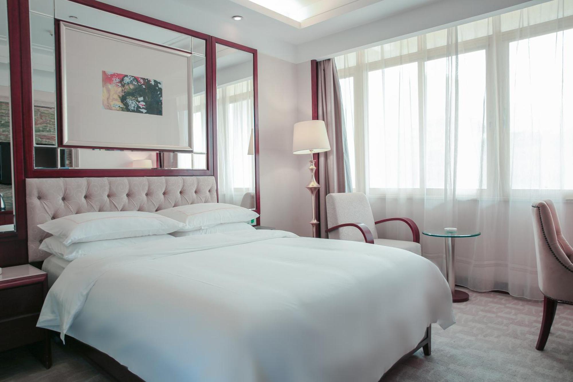 Ramada Shenzhen Baoan Hotel Bagian luar foto
