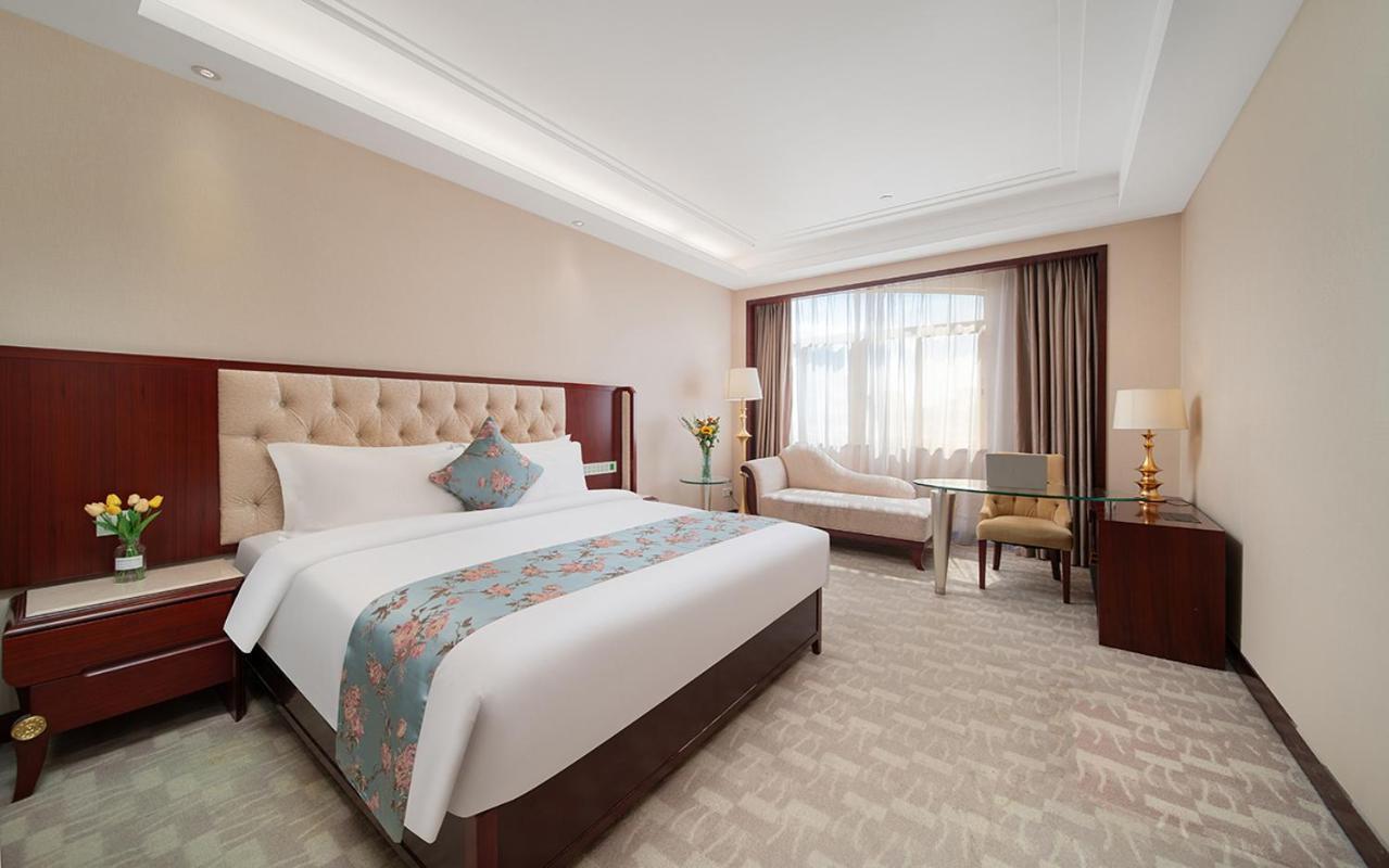 Ramada Shenzhen Baoan Hotel Bagian luar foto