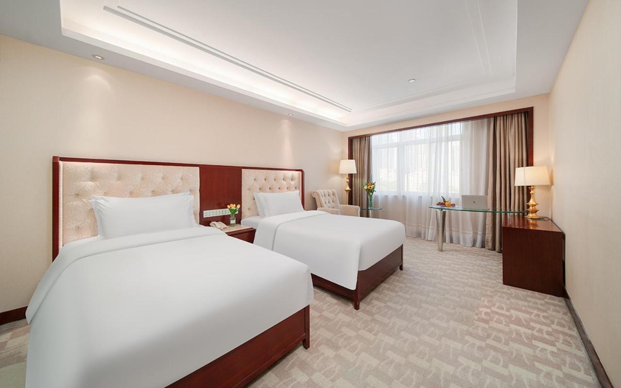 Ramada Shenzhen Baoan Hotel Bagian luar foto