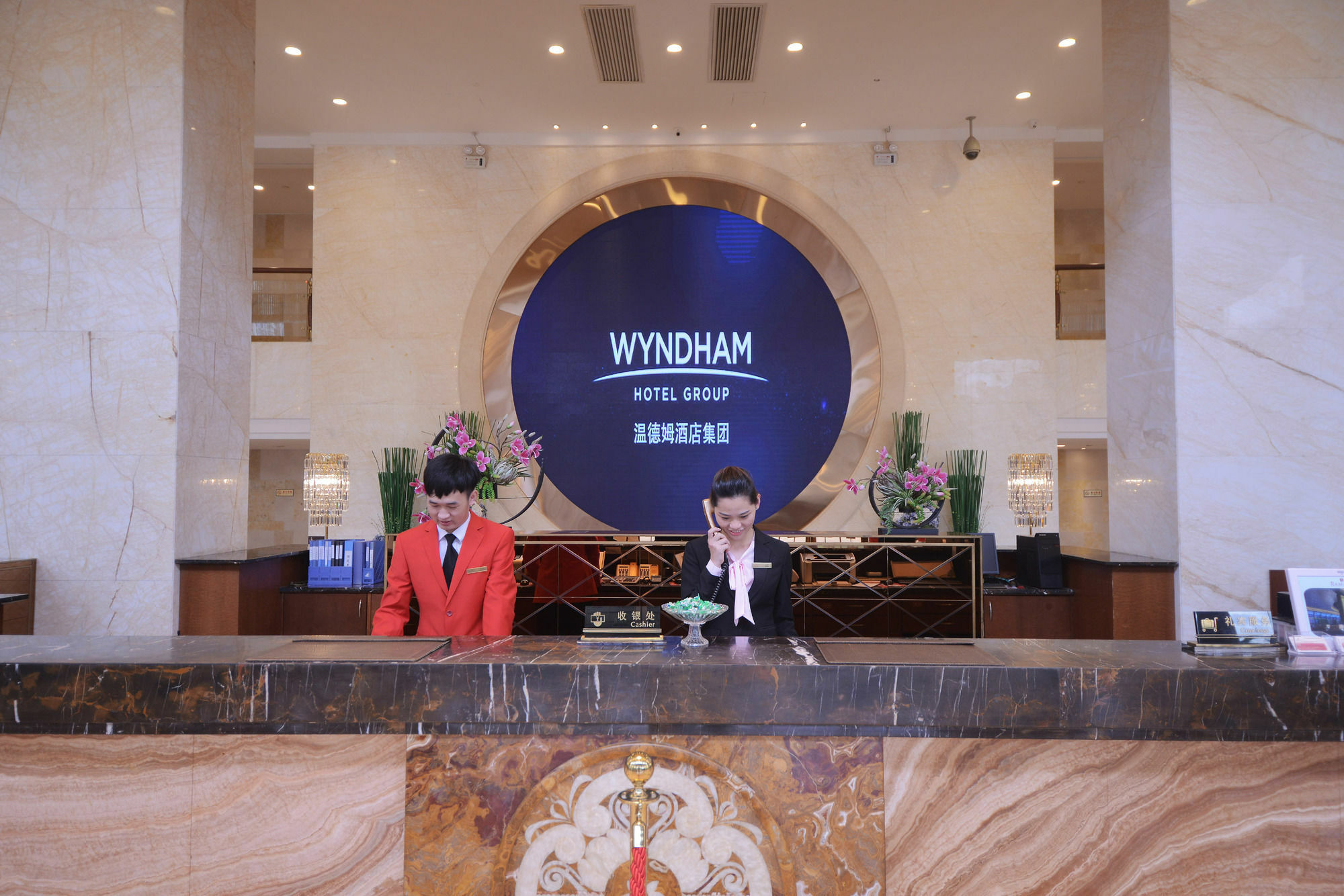 Ramada Shenzhen Baoan Hotel Bagian luar foto
